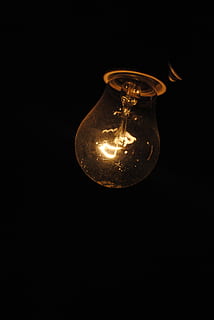 lampada, luce, buio, umore, mistico, notte, strano, misterioso, illuminazione, cupo, splendore, lampadina, sfondo nero, elettricità, girato in studio, attrezzatura per l'illuminazione, in casa, illuminato, filamento, vetro - materiale, copia spazio, nessuno, singolo oggetto, raggiante, avvicinamento, combustibile e produzione di energia, luce elettrica, trasparente, Alimentazione elettrica, luminosità, 4K, CC0, dominio pubblico, privo di copyright