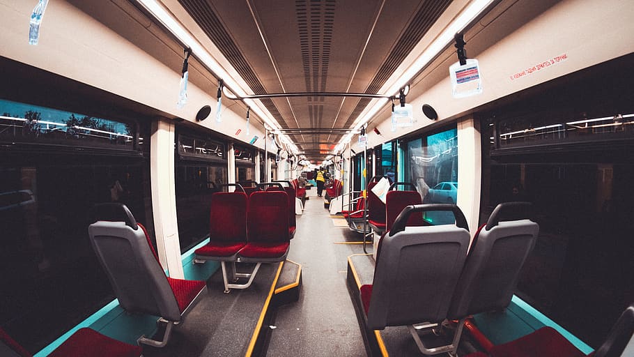 posti del treno vuoti, sedia, mobilia, persona, umano, treno, cuscino, veicolo, mezzi di trasporto, Russia, Krasnodar, tram, interior design, in casa, autovettura, città, metropolitana, la metropolitana, trasporto pubblico, viaggio, trasporto, modo di trasporto, trasporto ferroviario, posto a sedere, treno - veicolo, sedile del veicolo, pendolare, interno del veicolo, gruppo di persone, passeggeri, architettura, uomini, donne, treno passeggeri, treno pendolare, in attesa, 5K