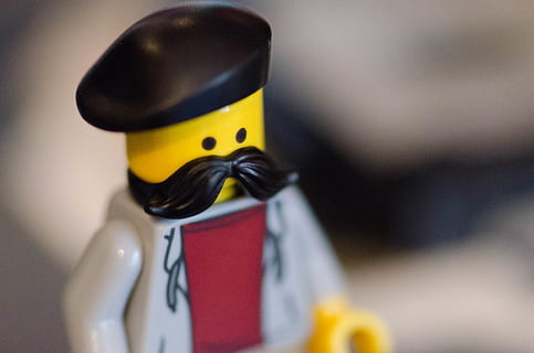 Mann Mini Figur, Darstellung, Nahansicht, Spielzeug, Kunst und Handwerk, keine Leute, Gelb, Kreativität, menschliche Darstellung, Fokus auf den Vordergrund, Figur, männliche Ähnlichkeit, Säugetier, Kunst, Kostüm, drinnen, Verkleidung, 4K, CC0, gemeinfrei, lizenzfrei
