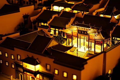 modelo, palacio, escena, macro, iluminado, noche, estructura construida, arquitectura, nadie, exterior del edificio, edificio, equipo de iluminación, vista de alto ángulo, brillante, ciudad, Distrito residencial, techo, al aire libre, casa, tecnología, enfoque selectivo, religión, lámpara eléctrica, 5K, CC0, dominio público, libre de derechos