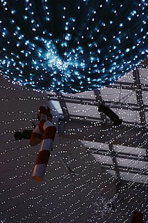 lumière, vsco, Contexte, fond d'écran, Noël, nouvel An, lampe, ampoule, lueur, illuminé, nuit, Vrais gens, toute la longueur, modes de vie, personnes, culture artistique et divertissement, un événement, Activité de loisir, mouvement, à l'intérieur, fête, Hommes, embrasé, jouissance, femmes, permanent, modèle, la nature, vie nocturne, 5K, CC0, domaine public, libre de droits