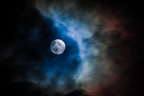 månen og skyene, natur, måne, utendørs, natt, rom, verdensrommet, astronomi, univers, fullmåne, himmel, blå, skyet, vær, formørkelse, måneformørkelse, stjernehimmelen, sfære, lita elv, bekk, vann, sky - himmel, skjønnhet i naturen, naturskjønnhet - natur, ro, ingen folk, rolig scene, mørk, lav vinkel visning, utforsking av verdensrommet, utforskning, stjerners - plass, planetmåne, astrologi, måneskinn, 4K, CC0, offentlig domene, opphavsrett gratis