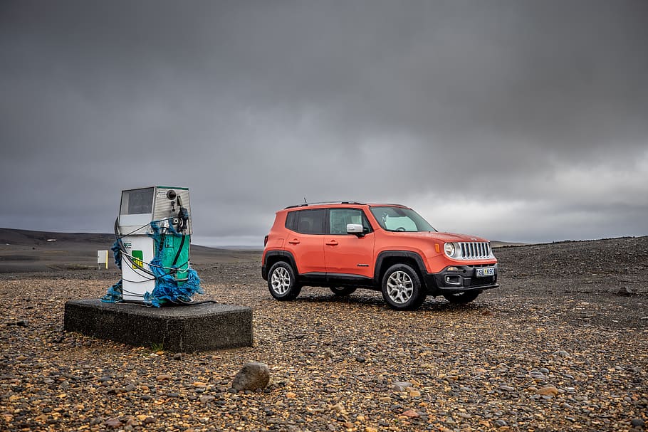taronja suv, vehicle, cotxe, automòbil, transport, suv, jeep, Islandia, offroad, grava, carretera, kerlingarfjoll, abandonat, remot, desert, 4x4, Carretera bruta, camió, brutícia, viatge, boira, manera de transport, núvol - cel, cel, vehicle terrestre, naturalesa, núvol, terra, dia, tempesta, gent, cotxe de joguina, infància, escena no urbana, núvol de tempesta, longitud completa, a l'aire lliure, 5K