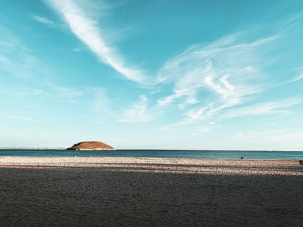 isla marrón, tierra, al aire libre, naturaleza, agua, Oceano, mar, orilla, costa, isla, pasaporte particular deia, España, calvià, playa, cielo, humano, persona, cielo azul, paisaje, horizonte, belleza en la naturaleza, horizonte sobre el agua, paisajes - naturaleza, tranquilidad, escena tranquila, nube - cielo, arena, escena no urbana, nadie, idílico, día, azul, 4K, CC0, dominio público, libre de derechos