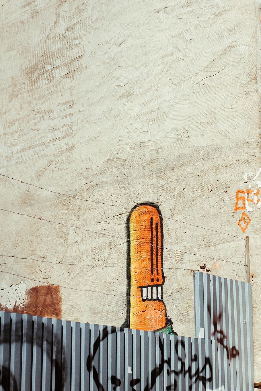 slovensko, bratislava, zeď, animace, oranžový, městský, umění, malovat, plot, pouliční umění, charakter, ruka, ilustrace, město, barva, urbex, graffiti, nástěnný prvek, architektura, nikdo, stavba, text, den, dřevo - materiál, sdělení, bariéra, hranice, kopie prostor, celý rám, venku, texturou, bezpečnost, pozadí, ochrana, exteriér budovy, 4K