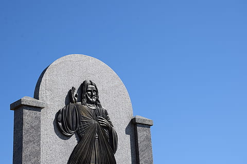 Puola, Drohiczyn, kristinusko, katolinen, katolinen kirkko, kirkko, polska, monumentti, Jeesus, pyhä, rukoilla, rauhoittaa, minimaalinen, jumalallinen armo, rock, taivas, Jeesus Kristus, kirkas taivas, ei ihmisiä, uskonto, ihmisen edustus, uskomus, hauta, kopiointitila, hautausmaa, hengellisyys, sininen, päivä, veistos, tunne, arkkitehtuuri, hautakivi, surullisuus, taide ja käsityö, enkeli, 5K, CC0, public domain, rojaltivapaa