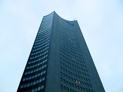 Germania, leipzig, Inquadratura dal basso, architettura, esterno dell'edificio, struttura costruita, città, cielo, costruzione, moderno, edificio per uffici esterno, ufficio, grattacielo, alto - alto, natura, nessuno, Torre, vetro - materiale, giorno, all'aperto, cielo sereno, distretto finanziario, 4K, CC0, dominio pubblico, privo di copyright