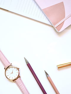 plano, deitar, fotografia, ver, canetas, caderno, flatlay, papel, Rosa, planejador, fundo branco, relógio de pulso, escrever, ferramenta de escrita, imagens de domínio público, relógio, Tempo, lápis, dentro de casa, ninguém, Educação, cor rosa, ainda vida, mostrador do relógio, tiro do estúdio, visão de alto ângulo, escritório, copie o espaço, publicação, livro, Aprendendo, fechar-se, multi colorido, material escolar, roxa, ponteiro dos minutos, 4K, CC0, domínio público, royalty free