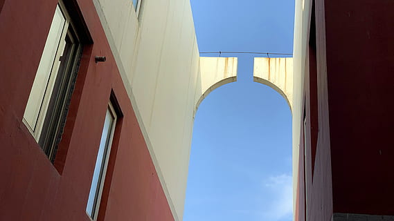 bygning, arkitektur, bue, buet, haidian qu, Kina, Sheng Tong Lu, vindue, tårn, himmel, natur, udendørs, azurblå himmel, landskabet, ly, landdistrikterne, kontorbygning, tagvindue, hvælving loft, cumulus, bygget struktur, bygning udvendig, dag, lav vinkel visning, ingen mennesker, blå, sollys, murbygningsfunktion, by, indgang, glas - materiale, dør, hus, arkitektoniske kolonne, vinduesramme, 4K, CC0, offentligt domæne, royaltyfrie
