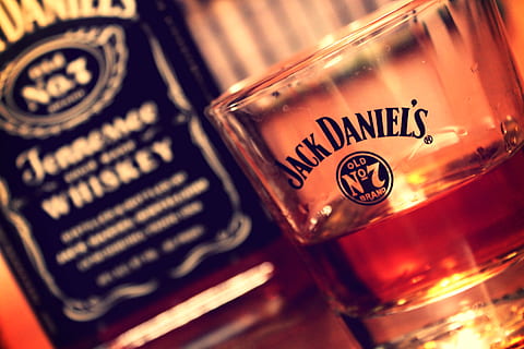 whisky, Daniels, Jack, texto, comunicación, adentro, de cerca, refresco, comida y bebida, nadie, alcohol, beber, escritura occidental, vaso, botella, envase, inclinación, naturaleza muerta, etiqueta, equipo doméstico, vista de alto ángulo, 4K, CC0, dominio público, libre de derechos