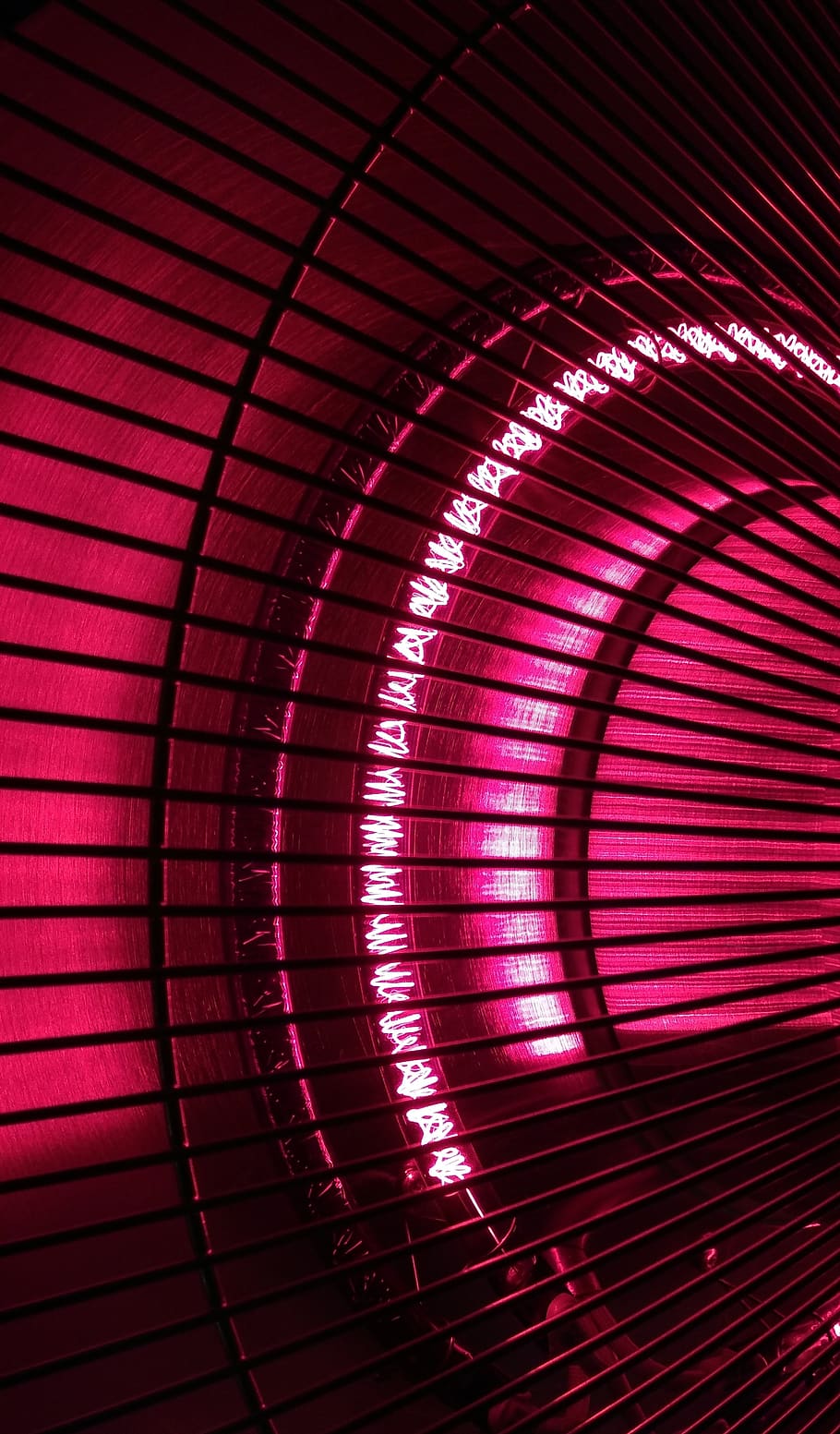 vermell, led, llums, vist, pantalla metàl·lica, patró, cap gent, il·luminat, a l'interior, fons, tecnologia, marc complet, brillant, resum, porpra, equips d’il·luminació, textura, forma, primer pla, equipament, color rosa, arquitectura, forma geomètrica, perspectiva decreixent, vida nocturna, 2K