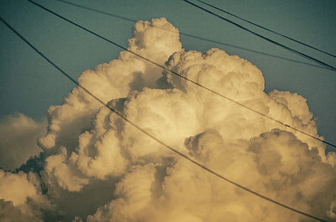 nubes, puesta de sol, cables, cielo, cielo nublado, nube - cielo, nadie, vista de ángulo bajo, cable, naturaleza, conexión, electricidad, fuente de alimentación, Línea eléctrica, día, tecnología, linea telefonica, al aire libre, belleza en la naturaleza, generación de combustible y energía, azul, antecedentes, poder, pilón de electricidad, 4K, CC0, dominio público, libre de derechos