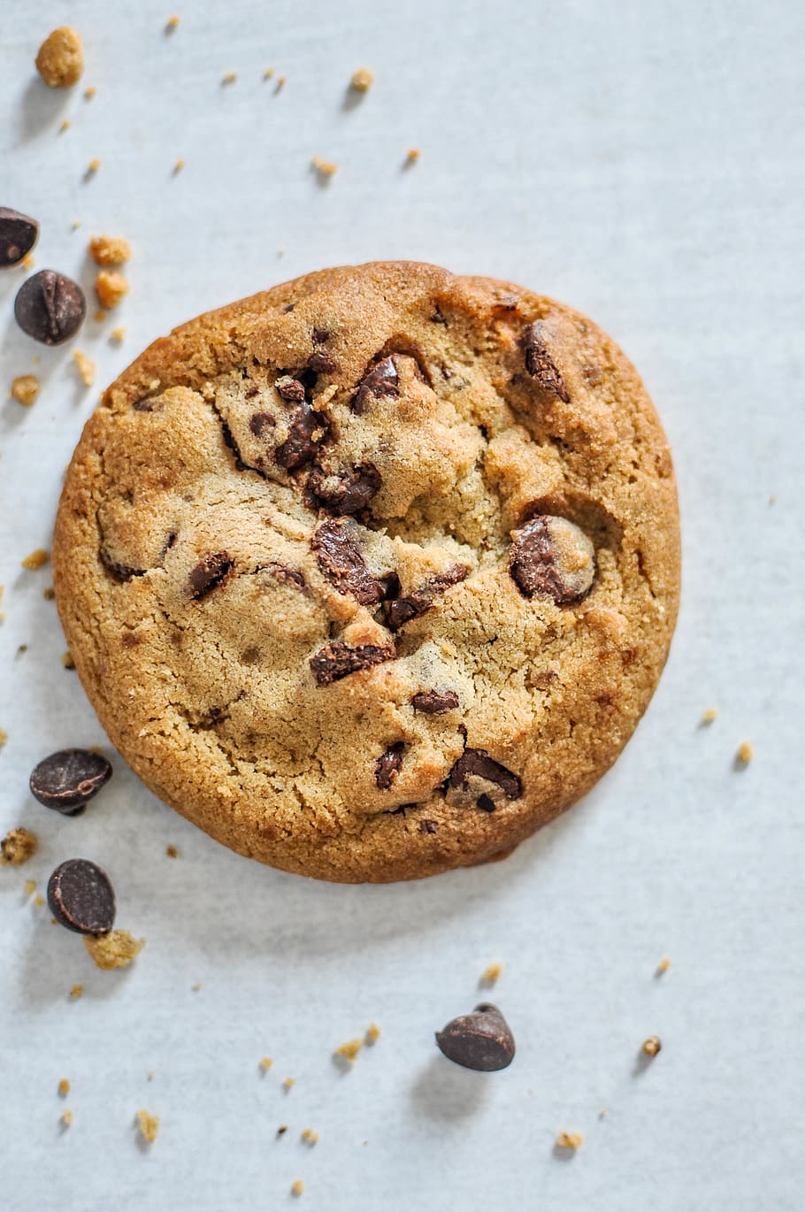 bagt cookie, mad, mad og drikke, bagt, sødt mad, friskhed, cookie, stilleben, overbærenhed, fristelse, høj vinkel visning, indendørs, usund spisning, ingen mennesker, dessert, klar til at spise, sød, chokolade chip cookie, chokoladechip, chokolade, frugt, snack, 4K