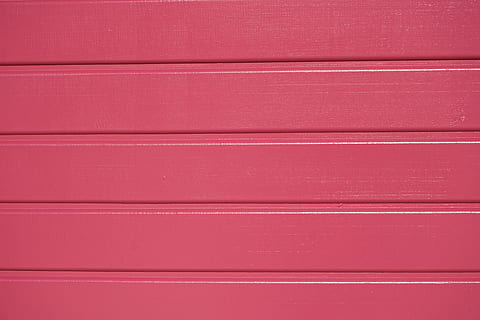 paret pintada de vermell, fons, primer pla, color, patró, tauler, vermell, superfície, textura, paret, fusta, marc complet, cap gent, funció de construcció de parets, material de fusta, arquitectura, metall, estructura construïda, dia, repetició, obturador, a l'aire lliure, color rosa, ratlles, en fila, porta, corrugat, 5K, CC0, domini públic, lliure de regalies