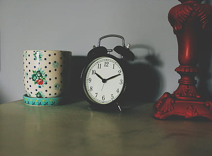 still, items, things, desk, table, bedside, alarm, clock, decor, lamp, mug, shadow, bokeh, time, alarm clock, indoors, still life, no people, number, wall - building feature, clock face, close-up, pattern, accuracy, retro styled, antique, representation, studio shot, red, home interior, floral pattern, minute hand, 4K, CC0, public domain, royalty free