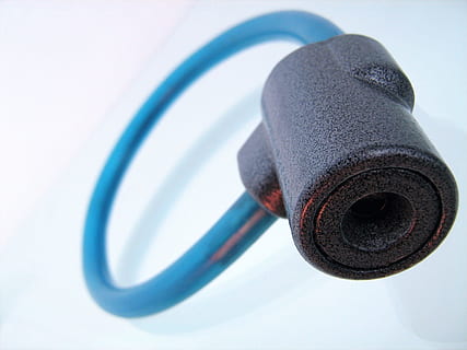 blocare, solid, izolat, fura, alb, sigur, vechi, Securitate, bicicletă, furt, lacăt, echipament, protecţie, obiect, Siguranță, clamă, ciclism, furat, hoţ, argint, salvgarda, sportiv, metal, a închide, nici o persoana, să se concentreze asupra primelor elemente, cablu, conexiune, comunicare, tehnologie, zi, cerc, electricitate, lumina soarelui, un singur obiect, culoare neagră, în aer liber, natură moartă, umbră, natură, Echipament electric, alimentare electrică, 720P, CC0, domeniu public, fără drepturi de autor