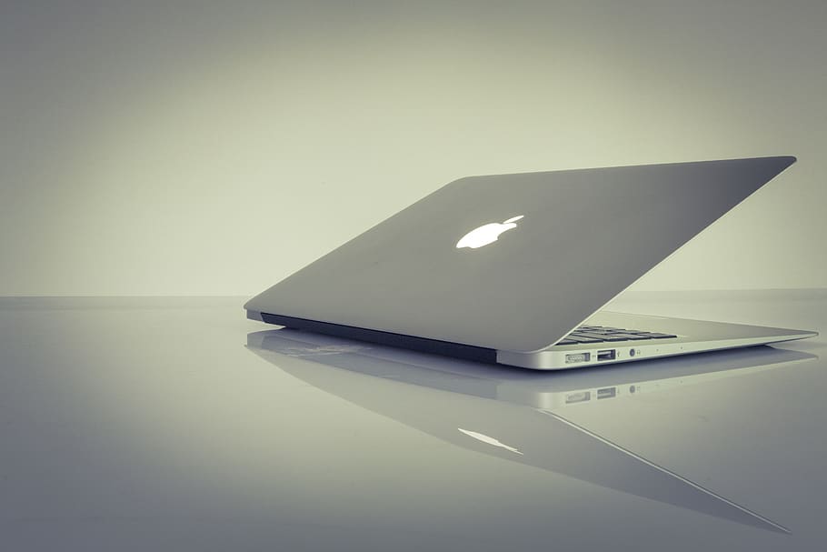 portàtil, quadern, ordinador, mac, poma, MacBook Air, mínim, minialistisch, treballar, teclat, auriculars, tecnologia, duplicació, oficina, lloc de treball, oficina a casa, estil, hipster, taula, a l'interior, cap gent, natura morta, primer pla, paper, reflexió, tir de l'estudi, còpia espai, comunicació, funció de construcció de parets, Color blanc, sol objecte, document, aigua, llibre, tecnologia sense fils, paperassa, 5K