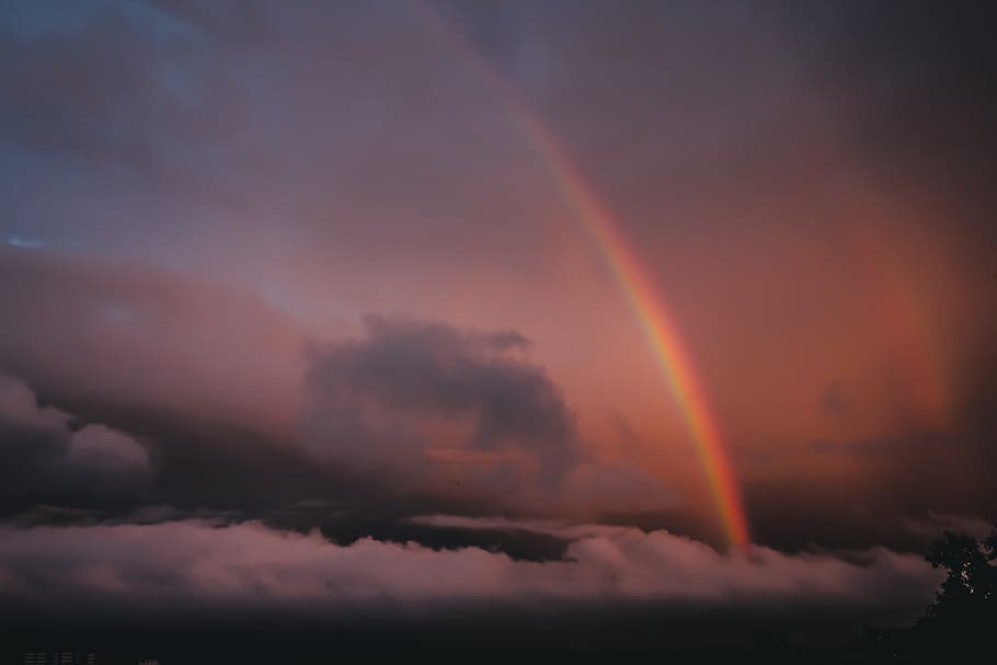 arcobaleno e nuvole, nuvola - cielo, cielo, bellezza nella natura, scenics - natura, la tranquillità, scena tranquilla, arcobaleno, tramonto, natura, nessuno, idilliaco, multicolore, cielo drammatico, all'aperto, colore arancione, crepuscolo, ambiente, maestoso, nuvoloso, viola, doppio arcobaleno, meteorologia, 5K
