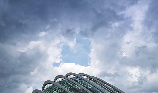 Singapore, pilvimetsä, arkkitehtuuri, tulevaa arkkitehtuuria, tulevia rakennuksia, tulevaisuus, tulevaisuuden rakennuksia, futuristiset rakennukset, puutarhat lahden Singaporen rannalla, puutarhat lahdella, Aasia, Kaakkois-Aasia, pilvi metsä kupoli, matkustaminen, matkustajat, matkustaja, kansainvälinen matka, pilviä, taivas, sinitaivas, pilvi - taivas, matala kulma, kuljetus, luonto, kuljetustapa, ei ihmisiä, päivä, auto, sininen, ulkona, moottoriajoneuvo, kopiointitila, matkustaa, auringonvalo, maa-ajoneuvo, taiteen kulttuuri ja viihde, liikenne, jännitys, 4K, CC0, public domain, rojaltivapaa