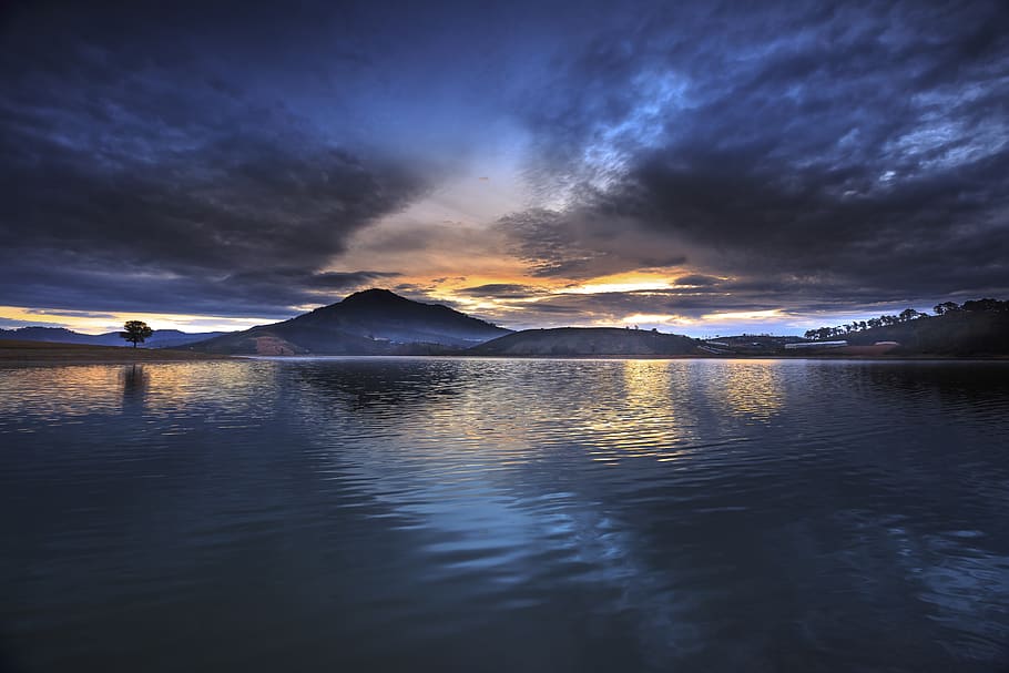 dağ, bulutlu, gökyüzü, plaj, bulutlar, cloudscape, şafak, dramatik, akşam karanlığı, akşam, ufuk, göl, peyzaj, okyanus, açık havada, yansıma, manzara, deniz, deniz manzarası, siluet, gökyüzü resmi, gündoğumu, gün batımı, seyahat, ağaçlar, Su, bulut - gökyüzü, manzaralar - doğa, doğada güzellik, liman bölgesi, huzur, sakin sahne, doğa, pastoral, kentsel olmayan sahne, dramatik gökyüzü, insansız, 5K
