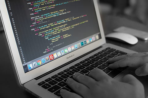 Bulgarie, Plovdiv, php, html, codding, Pomme, macbook, développeur web, ordinateur, La technologie, Technologie sans fil, portable, la communication, lien, main humaine, réseau informatique, l'Internet, équipement informatique, main, utilisant un ordinateur portable, partie du corps humain, à l'intérieur, moniteur d'ordinateur, clavier d'ordinateur, clavier, une personne, affaires, fermer, dactylographie, surfer sur le net, réseaux sociaux, interface utilisateur graphique, 4K, CC0, domaine public, libre de droits