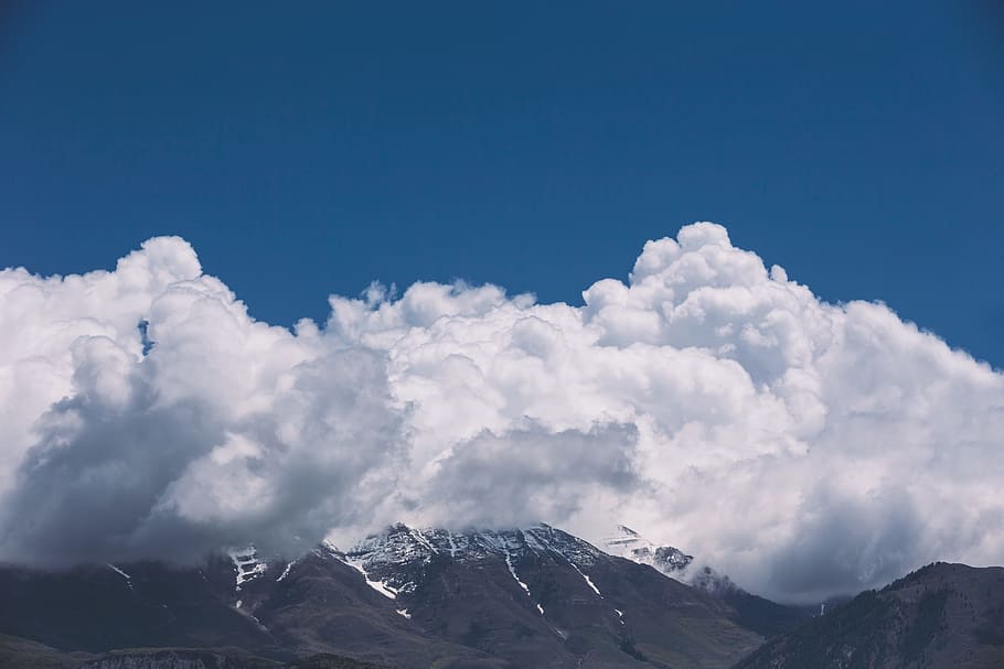 naturalesa, paisatge, muntanya, núvols, cel, trek, caminada, escalar, viatjar, aventura, núvol - cel, neu, hivern, escenics - natura, medi ambient, temperatura de fred, bellesa a la natura, blau, Serra, muntanya nevada, cap gent, dia, Color blanc, a l'aire lliure, destinacions de viatge, cim de muntanya, 5K