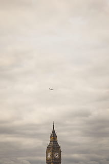 grande, Ben, tempo, aereo, volare, costruzione, Torre, architettura, alto, altezza, nube, nuvoloso, nuvola - cielo, uccello, struttura costruita, temi animali, esterno dell'edificio, animale, cielo, volante, fauna selvatica, vertebrato, animali allo stato selvatico, un animale, nessuno, destinazioni di viaggio, natura, viaggio, religione, Inquadratura dal basso, all'aperto, guglia, gabbiano, 4K, CC0, dominio pubblico, privo di copyright