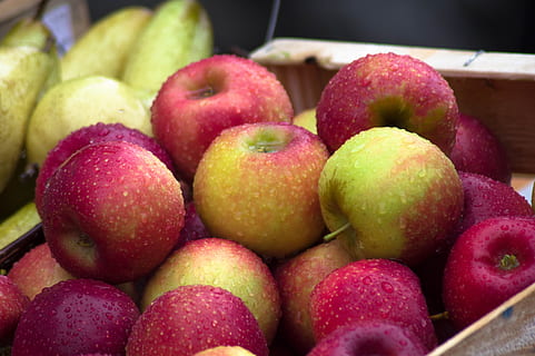 Äpfel, Apfel, Obst, fallen, Ernte, Essen und Trinken, gesundes Essen, Lebensmittel, Frische, Wohlbefinden, Apfel - Frucht, große gruppe von gegenständen, keine Leute, Nahansicht, Verkauf, Fülle, Markt, reif, rot, Container, organisch, Wahl, Variation, drinnen, 5K, CC0, gemeinfrei, lizenzfrei