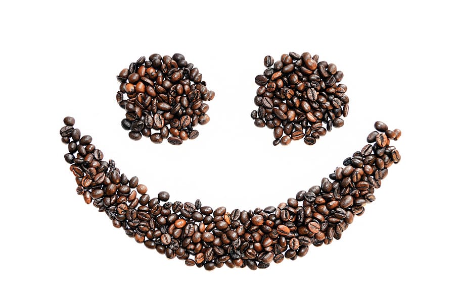 grans de cafè, somrient, fons, blanc, cafè, torrat, marró, mocca, aroma, fragància, feliç, cafeïna, gaudeix, positiu, intestí, benefici de, trencar, pausa per prendre un cafè, deliciós, descans, tir de l'estudi, menjar i beguda, fons blanc, cafè - beguda, gra de cafè torrat, a l'interior, menjar, directament a sobre, frescor, vista d’angle alt, gran grup d'objectes, forma del cor, cap gent, natura morta, tallar, amor, benestar, creativitat, 5K