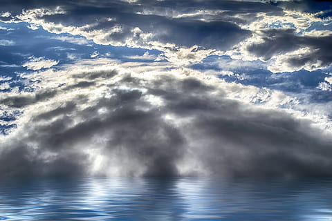 núvols, cel, reflexió, mar, tempesta, atmosfera, núvol - cel, bellesa a la natura, tranquil·litat, aigua, escenics - natura, escena tranquil·la, davant del mar, llum solar, naturalesa, dia, idíl·lic, cap gent, a l'aire lliure, escena no urbana, raig de sol, 5K, CC0, domini públic, lliure de regalies