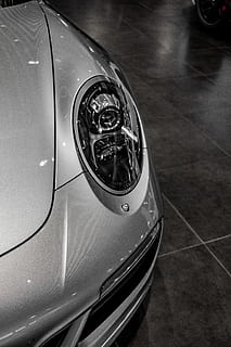 silbernes Auto, Licht, Maschine, gesprochen, Reifen, Rad, Leichtmetallfelge, Auto, Scheinwerfer, Automobil, Fahrzeug, Transport, Autoreifen, Einzelheiten, detalhes, farol, prata, porsche, Luxus, Silber-, Logo, Transportmittel, Landfahrzeug, Kraftfahrzeug, Nahansicht, Fokus auf den Vordergrund, keine Leute, Reflexion, High Angle View, Tag, Glas - Material, draußen, Retro-Stil, Reichtum, Bodenbelag, 4K, CC0, gemeinfrei, lizenzfrei