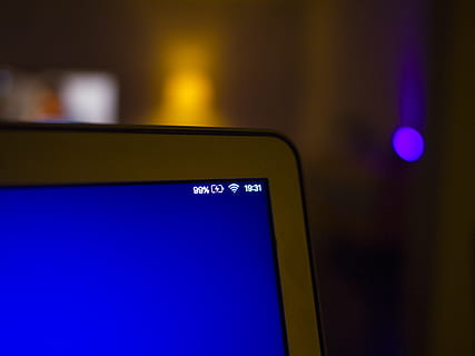 Pays-Bas, Mac, écran, travail, en retard, Bureau, à l'intérieur, soir, Pomme, signal, statut, La technologie, dispositif, technologie, batterie, portable, temps, la communication, fermer, lien, Technologie sans fil, moniteur d'ordinateur, personne, téléphone intelligent, ordinateur, texte, dispositif d'information portable, signe, écriture occidentale, illuminé, équipement informatique, bleu, symbole, l'Internet, interface utilisateur graphique, message, icône de l'ordinateur, communications globales, 4K, CC0, domaine public, libre de droits