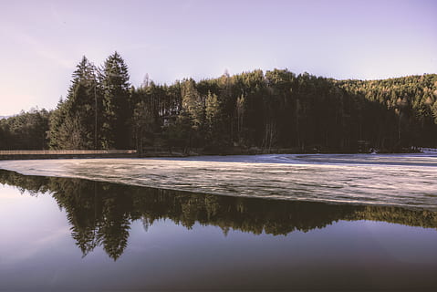 grønn, trær, elv tapeter, skyer, dagslys, miljø, skog, hd bakgrunnsbilde, innsjøen, landskap, fjell, natur, naturfotografering, natur tapet, parkere, refleksjoner, scenisk, himmel, vann, skogen, tre, anlegg, ro, refleksjon, rolig scene, innsjø, naturskjønnhet - natur, skjønnhet i naturen, ingen folk, land, ikke-urbane scene, idylliske, vannkanten, vekst, dag, furutre, nåletre, 5K, CC0, offentlig domene, opphavsrett gratis