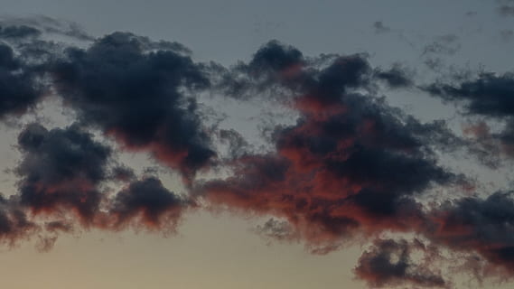 cirrus skyer, Sky, himmel, natur, Canada, vejr, udendørs, solnedgang, Canmore, skumring, struktur, over skyerne, cloudscape, skyscape, humørsyg, mørk, overskyet, aften, tapet, rød himmel, daggry, sky - himmel, skønhed i naturen, scenics - natur, lav vinkel visning, dramatisk himmel, ingen mennesker, ro, baggrunde, rolig scene, miljø, storm, humørlig himmel, vind, meteorologi, ildevarslende, 4K, CC0, offentligt domæne, royaltyfrie