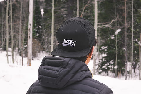 gear, minimal, kode, maxcodes, max, nelson, tech, coder, software, Udvikler, programmør, kodning, minimalistisk, minimals, ren, Steve Jobs, mac, Bestil, pro, imac, vinter, kold temperatur, sne, tøj, varme tøj, en person, rigtige mennesker, træ, jord, natur, fritidsaktivitet, dækker, hat, dag, livsstil, portræt, bagfra, fokus på forgrunden, udendørs, skjult ansigt, hætte - tøj, teenager, 5K, CC0, offentligt domæne, royaltyfrie