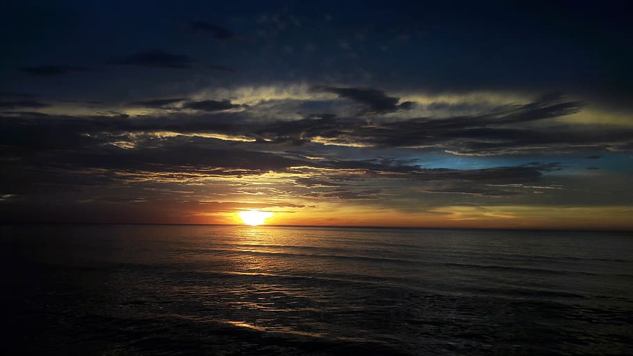 posta de sol, brillar, platja, cel, núvol, kota kinabalu, paisatge, mar, aigua, núvol - cel, escenics - natura, horitzó sobre l’aigua, bellesa a la natura, horitzó, tranquil·litat, escena tranquil·la, naturalesa, cap gent, idíl·lic, color taronja, sol, cel dramàtic, paisatge marí, llum solar, a l'aire lliure, 4K