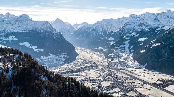 pini con foglie verdi, giorno, montagna, natura, all'aperto, ghiaccio, la neve, catena montuosa, Altdorf, Svizzera, ghiacciaio, eggberge 3, picco, pendenza, cielo, nube, svizzero, sfondo, Svitto, Flüelen, Eggberg, ispirare 2, temperatura fredda, inverno, scenics - natura, bellezza nella natura, scena tranquilla, montagna innevata, la tranquillità, ambiente, nessuno, scena non urbana, idilliaco, paesaggio, luce del sole, formazione, picco di montagna, 5K, CC0, dominio pubblico, privo di copyright
