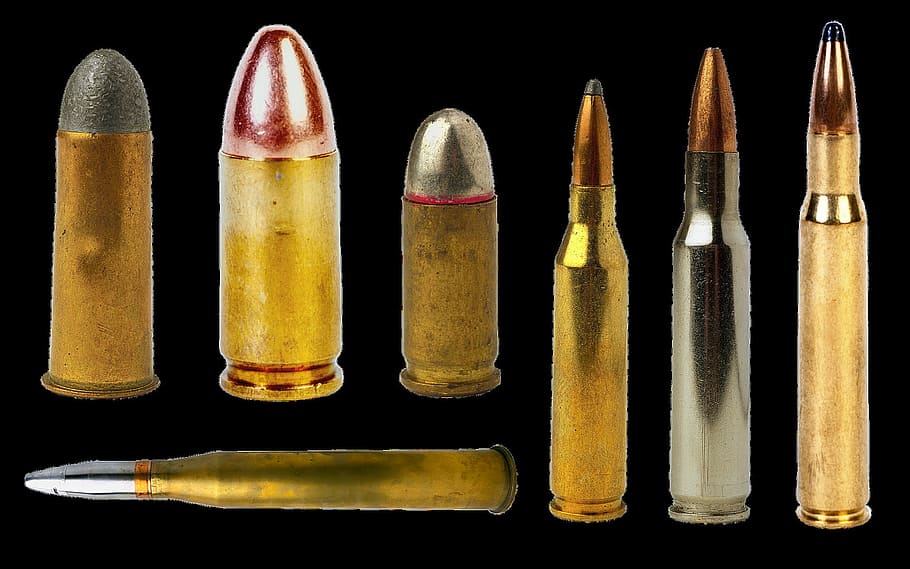 patró, metall, metàl·lic, objecte, bales, foc, tir de l'estudi, bala, municions, a l'interior, fons negre, groc, primer pla, arma, agressió, cap gent, violència, senyal d'advertència, grup d'objectes, comunicació, en fila, signe, agut, temes socials, objectes fets per l’home, cinc objectes, 1080P