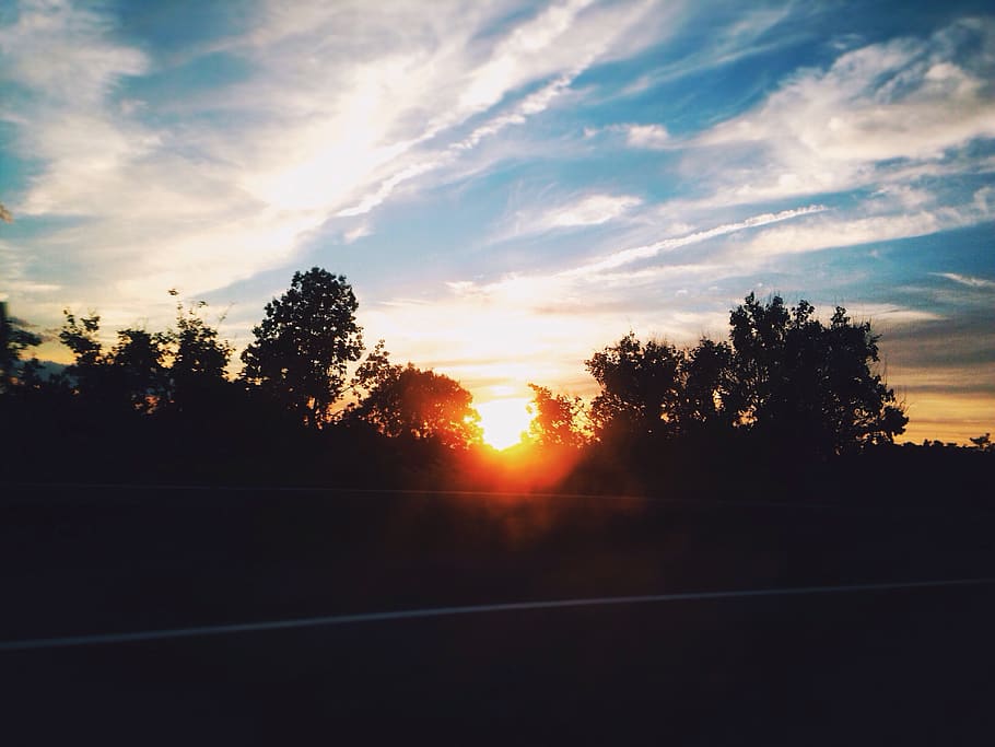 západ slunce, nebe, stromy, mraky, sluneční paprsek, vzhlédnout, vscocam, naomitamar, strom, silueta, rostlina, mrak - nebe, krása v přírodě, klid, slunce, klidné scény, Příroda, slunečního světla, nikdo, scenics - příroda, odlesk objektivu, krajina, silnice, venku, životní prostředí, 2K