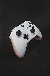 hvid, xbox 360 controller, kunstkultur og underholdning, indendørs, høj vinkel visning, ingen mennesker, stilleben, bord, gambling, fritidsspil, tæt på, terninger, mulighed, lempelse, hvid farve, studio skud, held, skåret ud, enkelt objekt, fritidsaktivitet, form, kopiere plads, sort baggrund, 2K, CC0, offentligt domæne, royaltyfrie