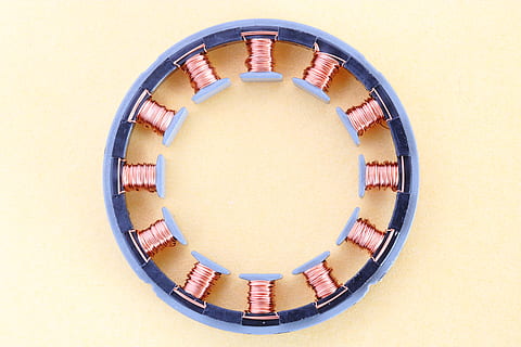 pevný disk, disk, Hardware, počítač, elektronika, stator, řídit, cívky, přístroj, technologie, detailní, kruh, žlutá, geometrický tvar, nikdo, přímo nad, uvnitř, tvar, makeup, barevné pozadí, vícebarevné, variace, studio shot, detail, kontejner, jeden objekt, výběr, kopie prostor, tvořivost, krása, 5K, CC0, veřejná doména, bez autorských práv