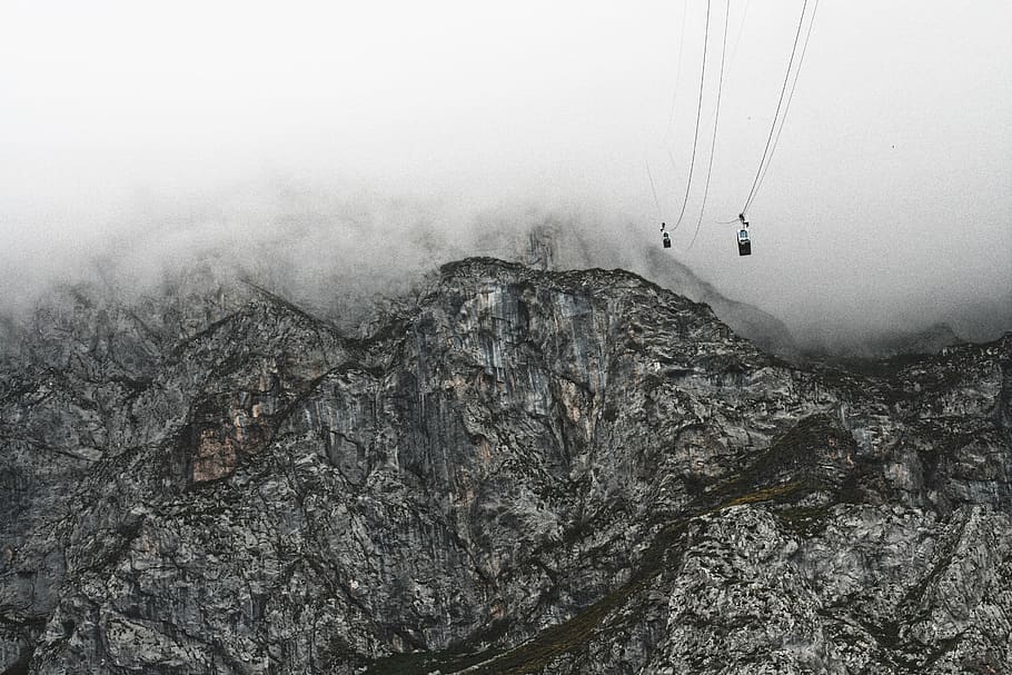 telefèric, font, cantabria, espanya, picos de europa, muntanya, boira, rock, dia, aventura, escenics - natura, rock - object, bellesa a la natura, naturalesa, hivern, Esports extrems, una persona, terra, activitat d'oci, persones reals, sòlid, temperatura de fred, persona irreconeixible, esport, Serra, a l'aire lliure, 2K