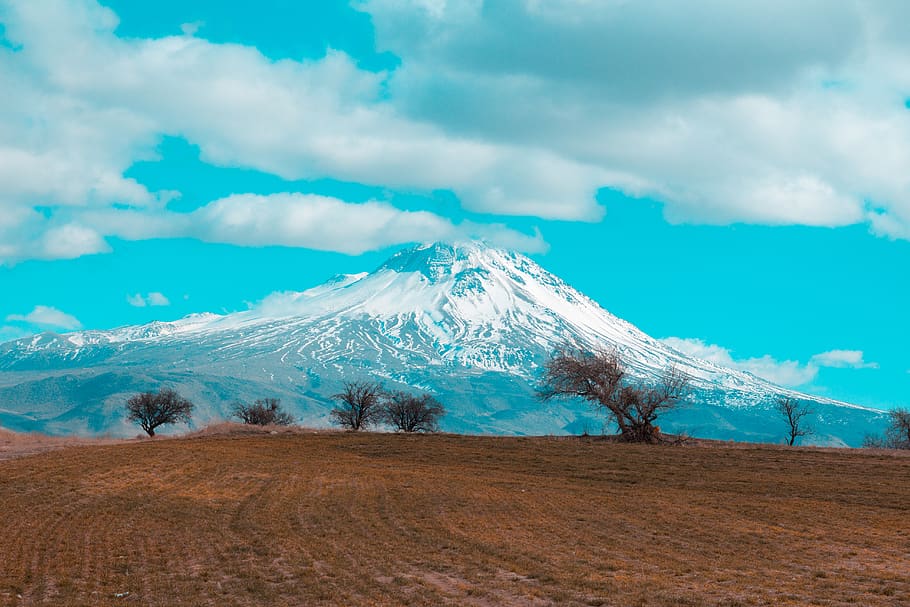 Landschaftsfoto, Vulkan, Wolken, Dämmerung, Tageslicht, Feld, Gletscher, Gras, Hügel, Landschaft, Berg, Gipfel, Natur, szenisch, Himmel, Schnee, Bäume, Tal, Szenen - Natur, wolke - himmel, Schönheit in der Natur, Winter, Umgebung, schneebedeckter Berg, kalte Temperatur, ruhige Szene, Ruhe, Nicht-städtische Szene, Land, keine Leute, Tag, draußen, 5K