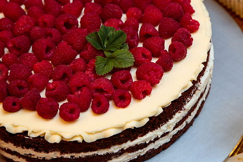cake, berry, raspberry, sweet, dessert, cream, pie, baking, delicious, kitchen, home, food and drink, food, sweet food, indulgence, fruit, berry fruit, strawberry, freshness, baked, baked pastry item, healthy eating, ready-to-eat, close-up, temptation, pastry dough, tart - dessert, no people, herb, cheesecake, snack, ripe, mint leaf - culinary, 2K, CC0, public domain, royalty free