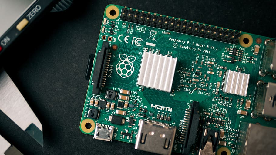 groene printplaat, elektronica, elektronische chip, hardware, computer hardware, computer, processor, mobiele telefoon, telefoon, Raspberry Pi, circuit, RAM-geheugen, naaf, oscilloscoop, groen, elektrisch apparaat, server, modem, framboos, voedsel, printplaat, technologie, elektronische industrie, computerchip, industrie, verbinding, uitrusting, computerapparatuur, detailopname, ingewikkeldheid, computer deel, moederbord, geen mensen, binnenshuis, communicatie, aantal, innovatie, groene kleur, elektrische component, elektrische apparatuur, 4K