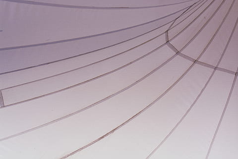 helling, VSCO, straat, abstract, licht, Street Style, achtergrond, behang, minimalisme, achtergronden, volledig kader, patroon, geen mensen, lage hoekweergave, detailopname, dag, getextureerde, textiel, buitenshuis, architectuur, witte kleur, natuur, hout - materiaal, gestreept, ingebouwde structuur, vorm, ontwerp, herhaling, 5K, CC0, publiek domein, royaltyvrij