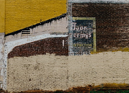 mattoni, parete, vernice spray, caratteristica della parete, muro di mattoni, mattone, architettura, struttura costruita, esterno dell'edificio, giorno, nessuno, vecchio, costruzione, all'aperto, strutturato, fotogramma intero, scala, modello, sfondi, città, giallo, abbandonato, muro di pietra, 1080P, CC0, dominio pubblico, privo di copyright