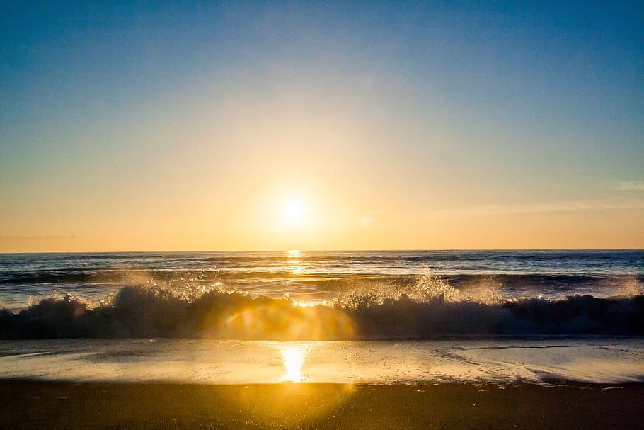 sunset, sun rays, beach, sand, ocean, sea, shore, waves, horizon, summer, sky, water, scenics - nature, beauty in nature, tranquility, horizon over water, land, tranquil scene, sunlight, wave, motion, idyllic, reflection, sun, nature, no people, outdoors, lens flare, bright, 4K