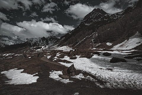 fotografía de paisaje, ladera de la montaña, nubes, frío, ambiente, congelado, hielo, paisaje, montaña, naturaleza, rocas, escénico, temporada, cielo, nieve, piedras, invierno, nube - cielo, temperatura fría, belleza en la naturaleza, paisajes - naturaleza, escena tranquila, tranquilidad, cordillera, escena no urbana, día, nadie, rock, geografía Física, Montaña cubierta de nieve, al aire libre, formación, 5K, CC0, dominio público, libre de derechos