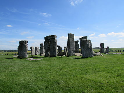 strutture in cemento grigio, pianta, erba, all'aperto, prato, natura, campo, paesaggio, scenario, sito del patrimonio mondiale, pietra henge, Stonehenge, roccia, prateria, monumento, parco, terra, cielo, rovine, campagna, archeologia, storia, il passato, architettura, antico, colore verde, destinazioni di viaggio, turismo, viaggio, nessuno, giorno, nuvola - cielo, solido, memoriale, antica civiltà, materiale lapideo, storia antica, rovinato, 4K, CC0, dominio pubblico, privo di copyright